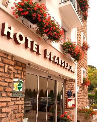 Chaudes-Aigues Hotel | Experience Comfort at Hôtel Beauséjour with Ocean Views