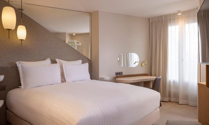 9th Arrondissement Hotel | Discover Hôtel Beige: 4-Star Stay with Pet-Friendly Amenities