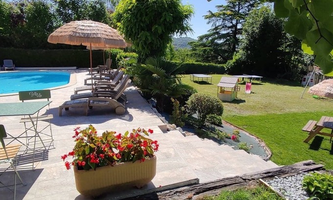 Les Aubugues Hotel | Discover Comfort at Hôtel Belle Vue with Pool & Breakfast