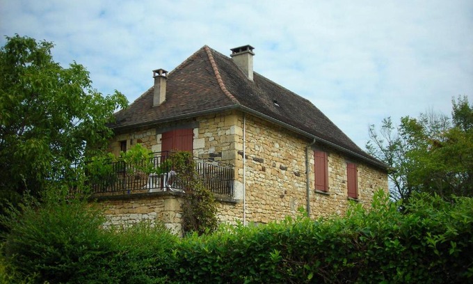 Nadaillac-de-Rouge Hotel | Pet-Friendly Hôtel Chastrusse with Ocean View & Pool