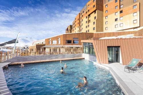 Bergers Hotel | Experience Hôtel Club mmv Les Bergers: Pool & Spa Retreat