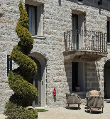 Pianotolli-Caldarello Hotel | Elegant Hôtel confidentiel Le Grecale with Oceanfront Pool