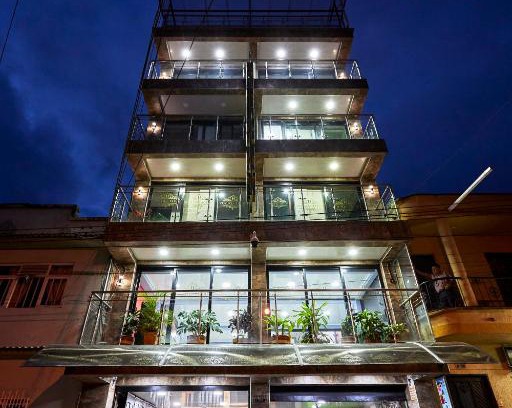 La Estrella Hotel | Discover Comfort at Hôtel d’lyon with Breakfast Included