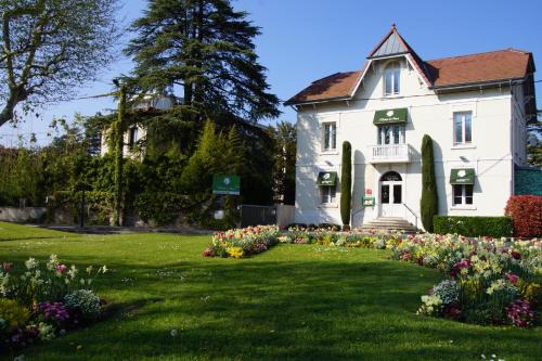 Romans-sur-Isere Hotel | Relax at Hôtel de charme L'Orée du Parc with Ocean Views