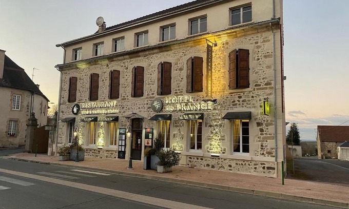 Montmarault Hotel | Hôtel de France: Pet-Friendly with High Guest Ratings