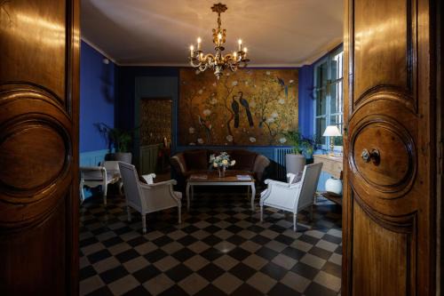 Nimes City Centre Hotel | Discover Hôtel De L'Amphithéâtre: Family-Friendly Escape