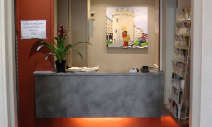 Saint-Jean Hotel | Welcome to Hôtel de L'Univers: Family-Friendly with Breakfast
