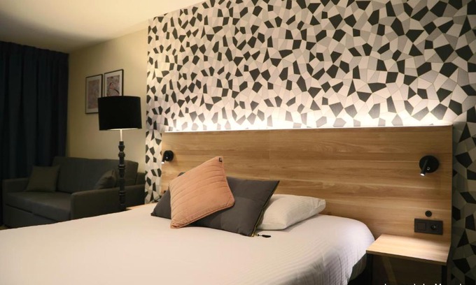 Liege Hotel | Discover Hôtel de l'Univers Liège: Hot Tub & Breakfast