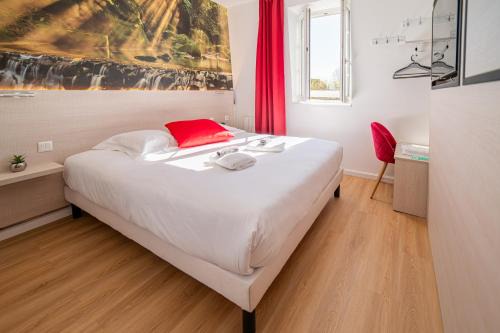 Saint-Pol-de-Leon Hotel | Discover Hôtel de la Mairie: Oceanfront Retreat Awaits