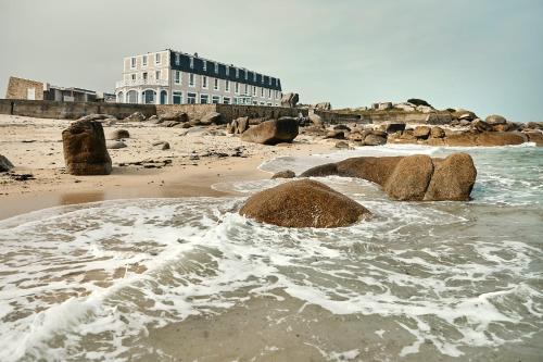 Brignogan-Plage Hotel | Explore Hôtel de la Mer: Oceanfront Bliss Awaits You