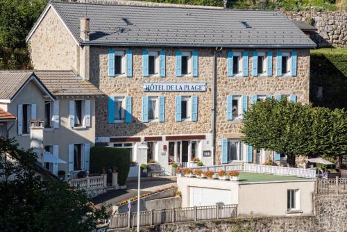 Le Chambon-sur-Lignon Hotel | Discover Hôtel De La Plage: Oceanfront Stay with Amenities