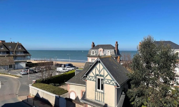 Houlgate Hotel | Idyllic Hôtel de la Plage: Family-Friendly with Breakfast