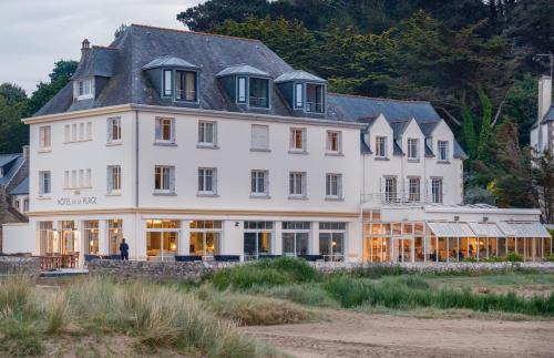 Sainte-Anne-la-Palud Hotel | Oceanfront Hôtel de la Plage: 4-Star with Pool & Hot Tub