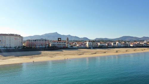 Saint-Jean-de-Luz City Center Hotel | Oceanfront Retreat at Hôtel de la Plage - Saint Jean de Luz