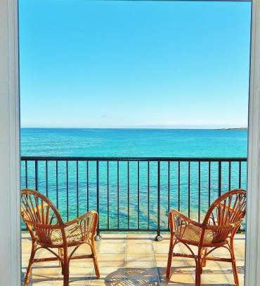 Algajola Hotel | Oceanfront Hôtel de la Plage Les Arcades - Rated 9/10