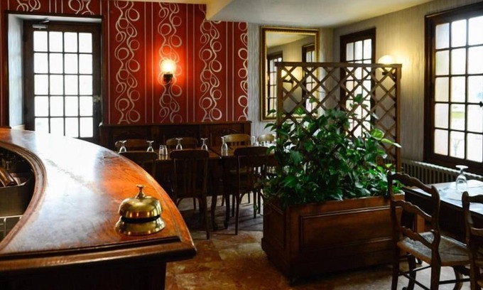 Le Mele-sur-Sarthe Hotel | Discover Hôtel de La Poste: Rated 9/10 with Family-Friendly Amenities