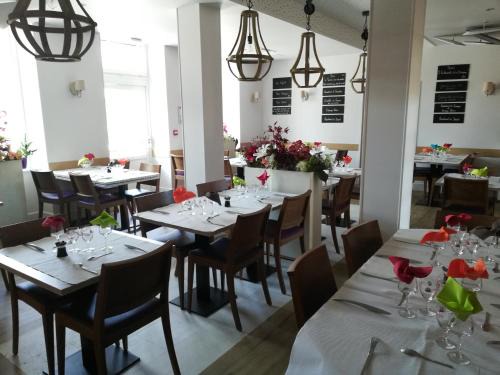 La Grande-Verriere Hotel | Discover Hôtel de la Poste Chez Cécile: Pet-Friendly Retreat