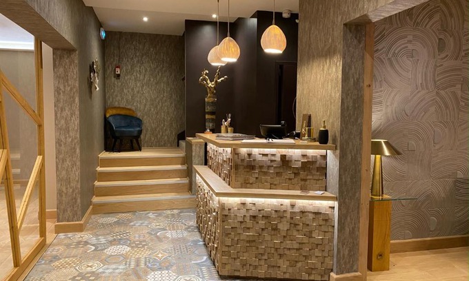 Falaise Hotel | Budget-Friendly Hôtel de la Poste with Family Amenities