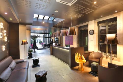 Besancon Old Town Hotel | Elegant Hôtel de Paris: Family-Friendly with Top Amenities