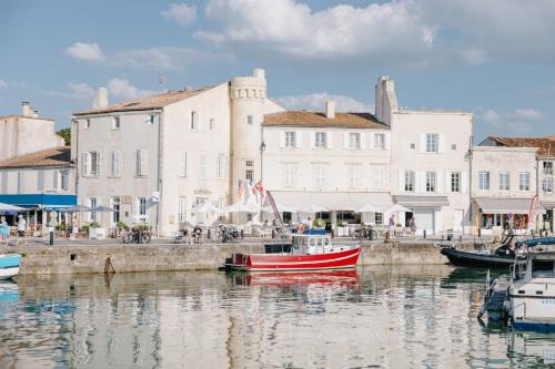 Saint-Martin-de-Re Hotel | Elegant Hôtel de Toiras: Pet-Friendly with Ocean Views