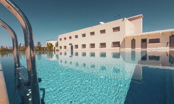 Ouled Tayeb Hotel | Explore Hôtel Debrazza: Family-Friendly with Pool & Dining