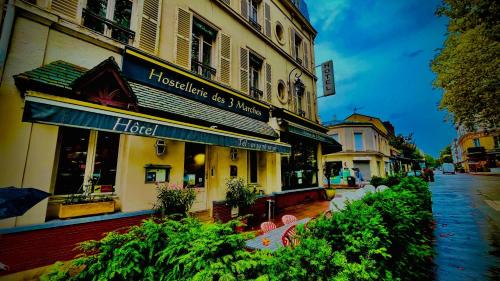 Le Vesinet Hotel | Discover HÔTEL DES 3 MARCHES - Pet Friendly & Family Fun