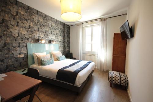 Montpellier City-Centre Hotel | Discover Hôtel Des Arts: Artisanal Stay with Family-Friendly Perks