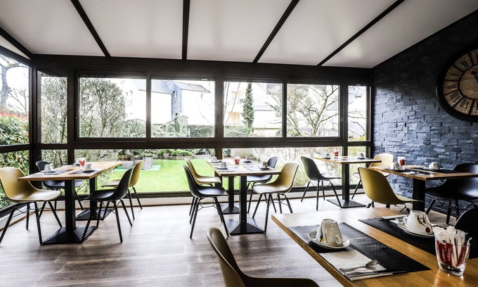 Chateaudun-Bannier Hotel | Discover Hôtel Des Cèdres: Family-Friendly & Accessible Stay