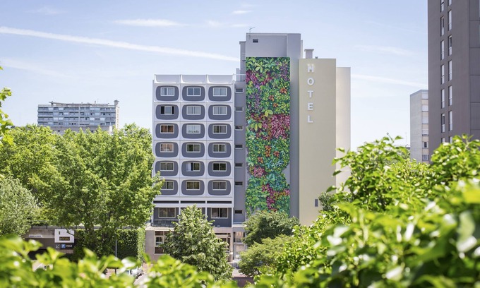 Tonkin Nord Hotel | Discover Hôtel des Congrès: Family-Friendly & Accessible Stays
