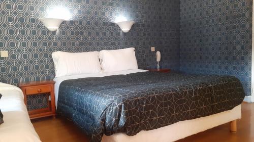 Chateaudun Hotel | Discover Hôtel des Couronnes in Charming Châteaudun