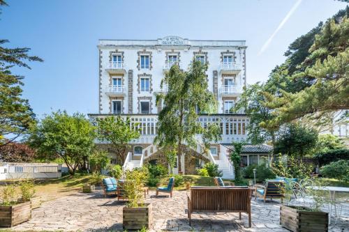 Saint-Pierre-Quiberon Hotel | Oceanfront Retreat at Hôtel Des Deux Mers - Rated 8.6/10