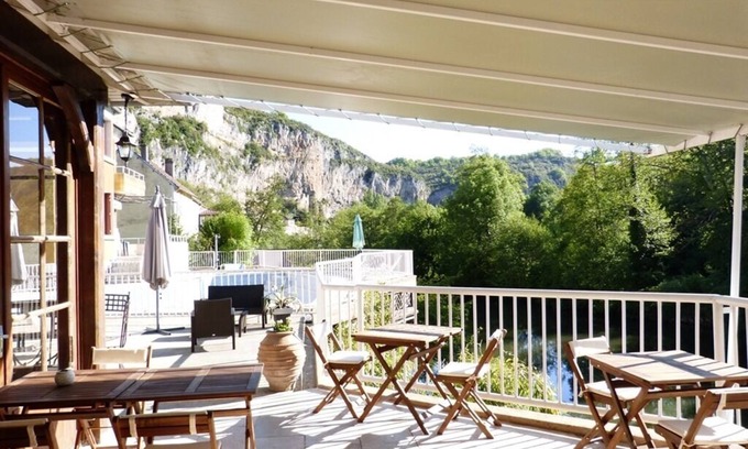 Cabrerets Hotel | Discover Hôtel des Grottes: A Family-Friendly Retreat