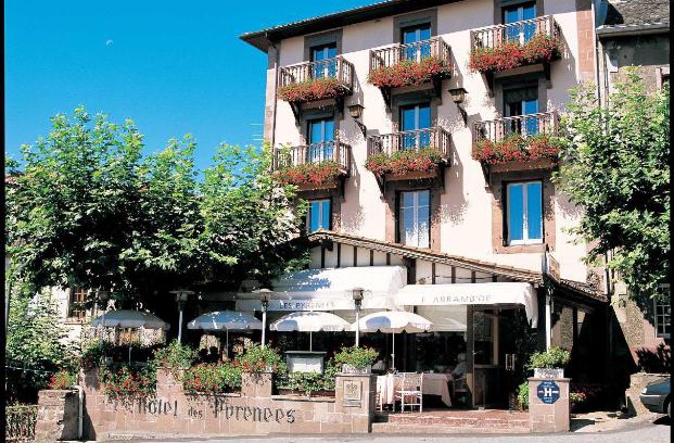Saint-Jean-Pied-de-Port Hotel | Relax at Hôtel des Pyrénées: Oceanfront Bliss Awaits