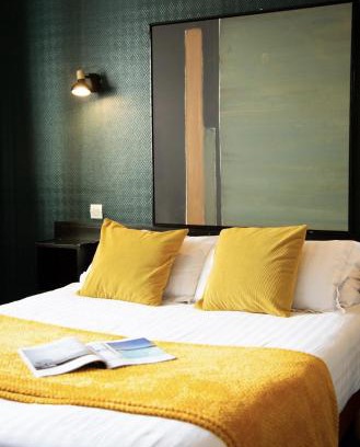 Jullouville-les-Pins Hotel | Oceanfront Escape at Hôtel des Pins - Pet Friendly Stay