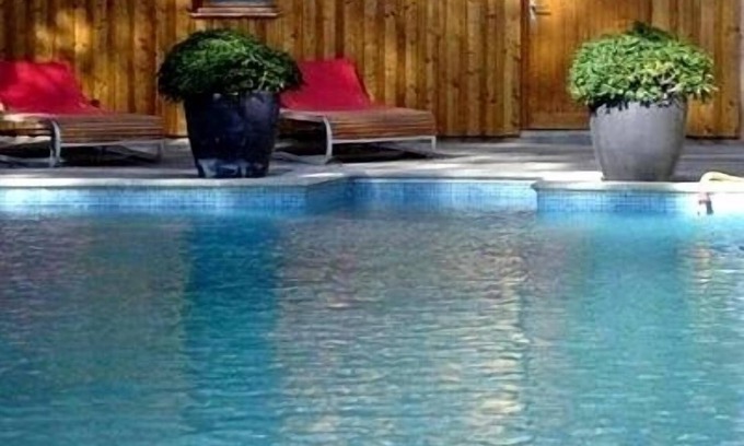 Bedoin Hotel | Discover Hôtel Des Pins: Family-Friendly with Pool & Dining