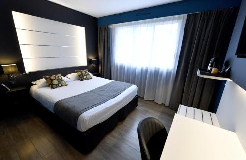 Quartier du chateau Hotel | Discover Hôtel Des Quatrans: Family-Friendly & Breakfast Included