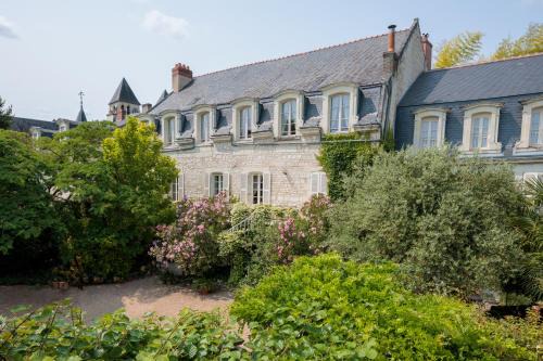 Chinon Hotel | Inviting Hôtel Diderot: Family-Friendly with Top Reviews