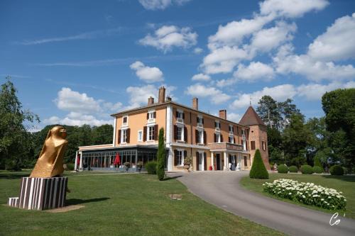 Vonnas Hotel | Relax at Hôtel du Bois Blanc with Oceanfront Views & Spa