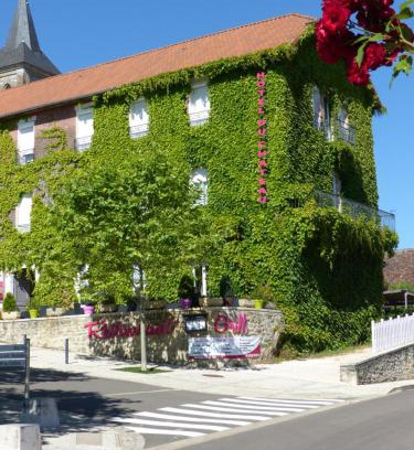 Alvignac Hotel | Oceanfront Hôtel du Château with Pool & Hot Tub Awaits