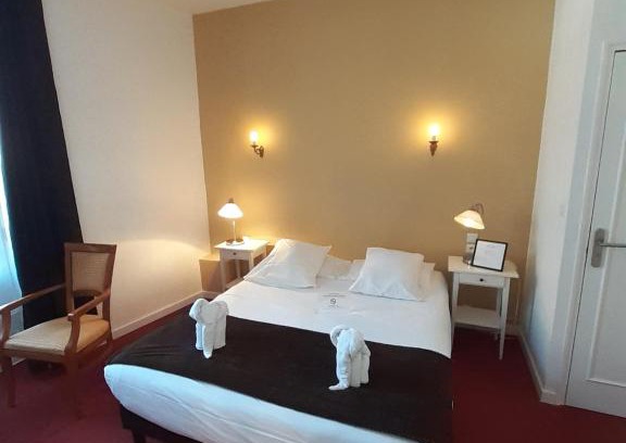 Vitre Hotel | Comfortable Hôtel du Château: Family-Friendly with Breakfast