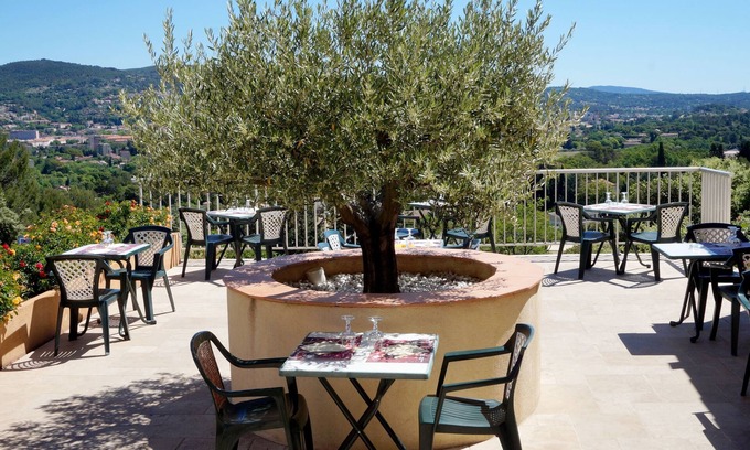 Draguignan Hotel | Hôtel du Col de l'Ange: Pool, Spa & Family-Friendly Stay