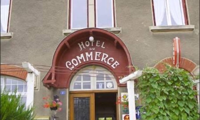 Aubreville Hotel | Budget-Friendly Hôtel du Commerce with Family Amenities