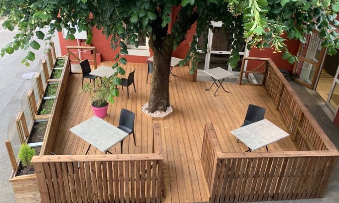 Yenne Hotel | Inviting Hôtel du Fer à Cheval: Family-Friendly Getaway