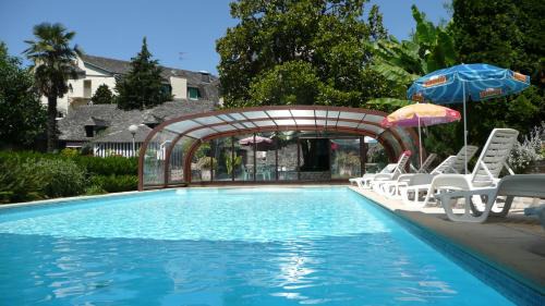 Entraygues-sur-Truyere Hotel | Oceanfront Hôtel du Lion d'Or: Family-Friendly Retreat