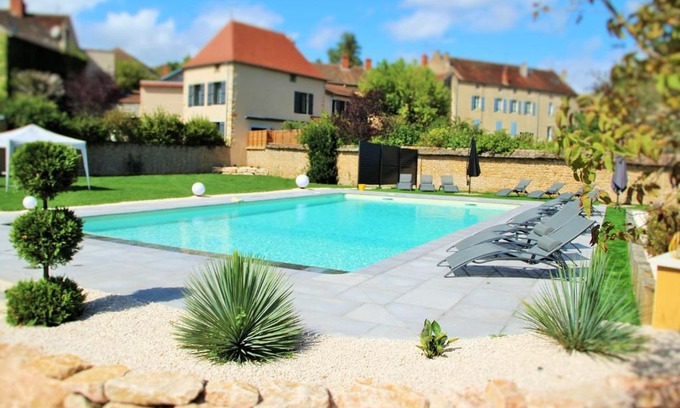 Charolles Hotel | Pet-Friendly Hôtel du Lion d'OR with Ocean View Amenities