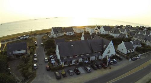 Saint-Pierre-Quiberon Hotel | Oceanfront Hôtel du Petit Matelot: Pet-Friendly Retreat