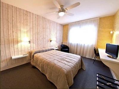 Mont-de-Marsan Hotel | Child-Friendly Comfort at Hôtel du Sablar - Guest Rated 8.1