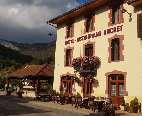 Champfromier Hotel | Discover Hôtel Ducret: A Family-Friendly Retreat