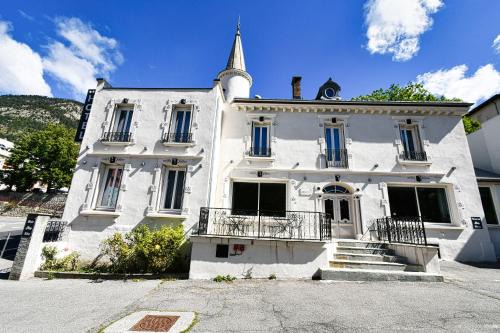Briancon Hotel | Discover Hôtel Edelweiss: Pet-Friendly with Breakfast Included