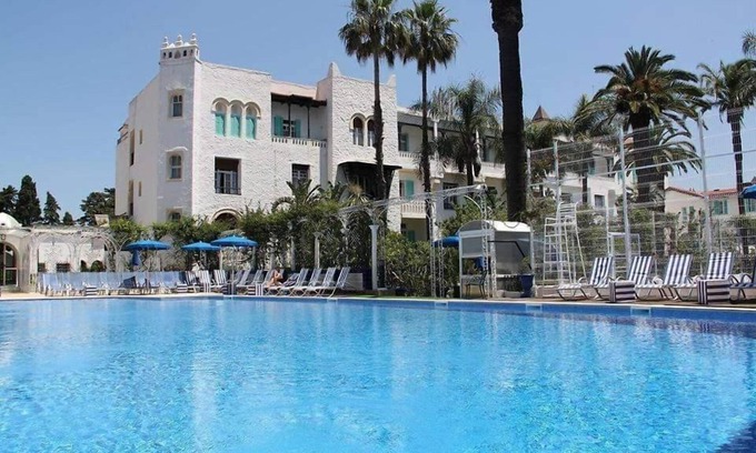 El Mouradia Hotel | Relax at Hôtel El Djazair with Pool and Spa Amenities